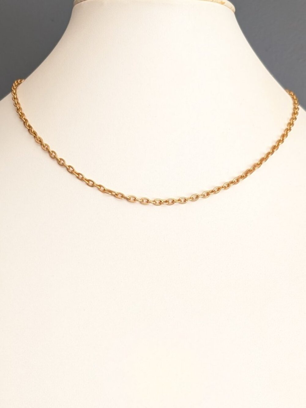 Delicate textured gold tone chain necklace